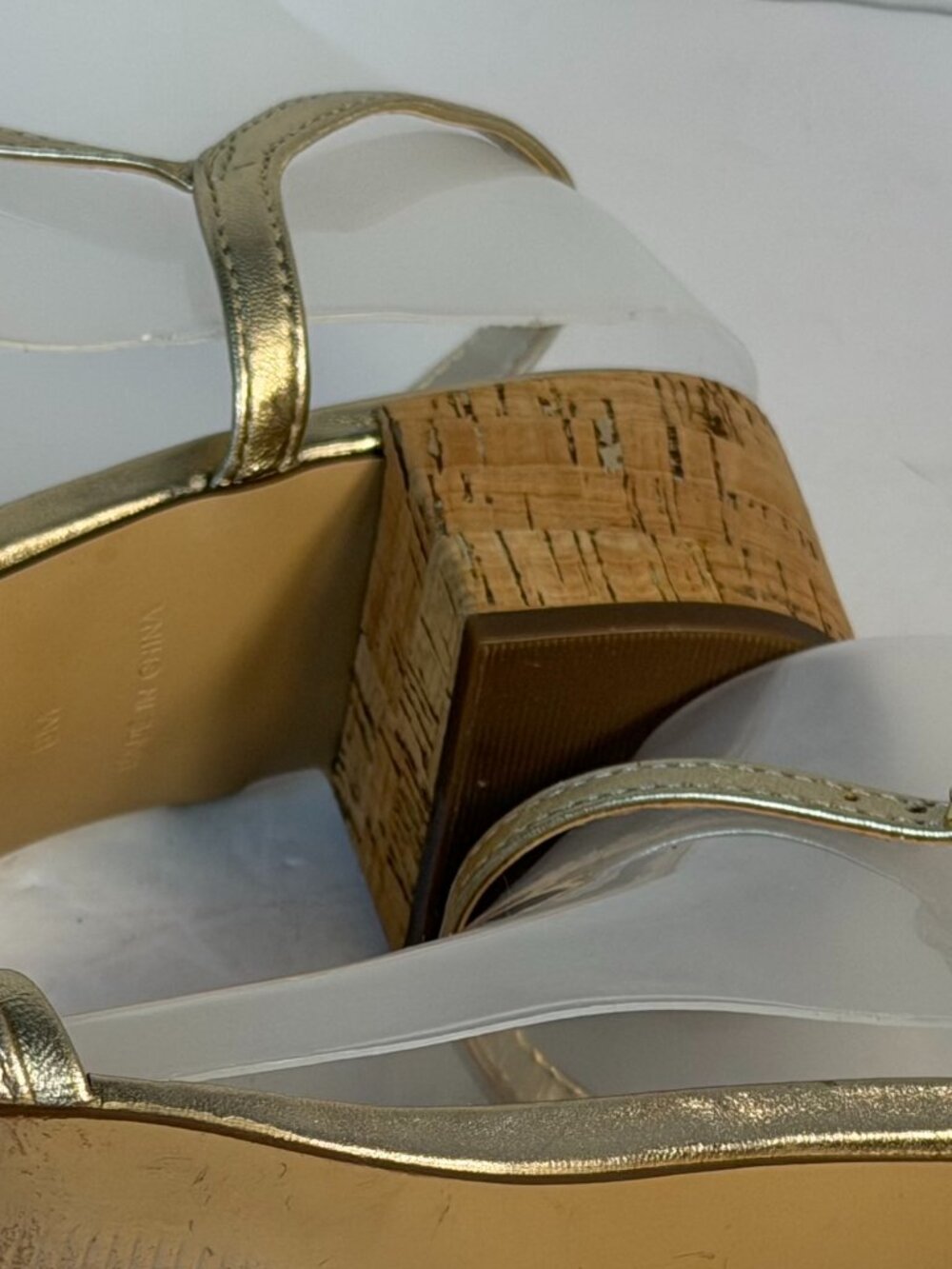 Women's size 8 Golden sandals - Picture 4 of 16